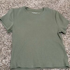 Women’s casual green tee, size small
